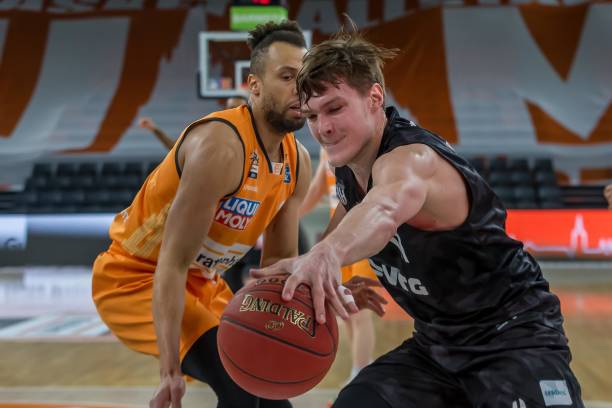 拥有14座 拥有14座