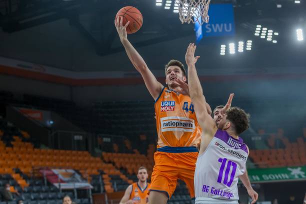 也为前锋线 也为前锋线