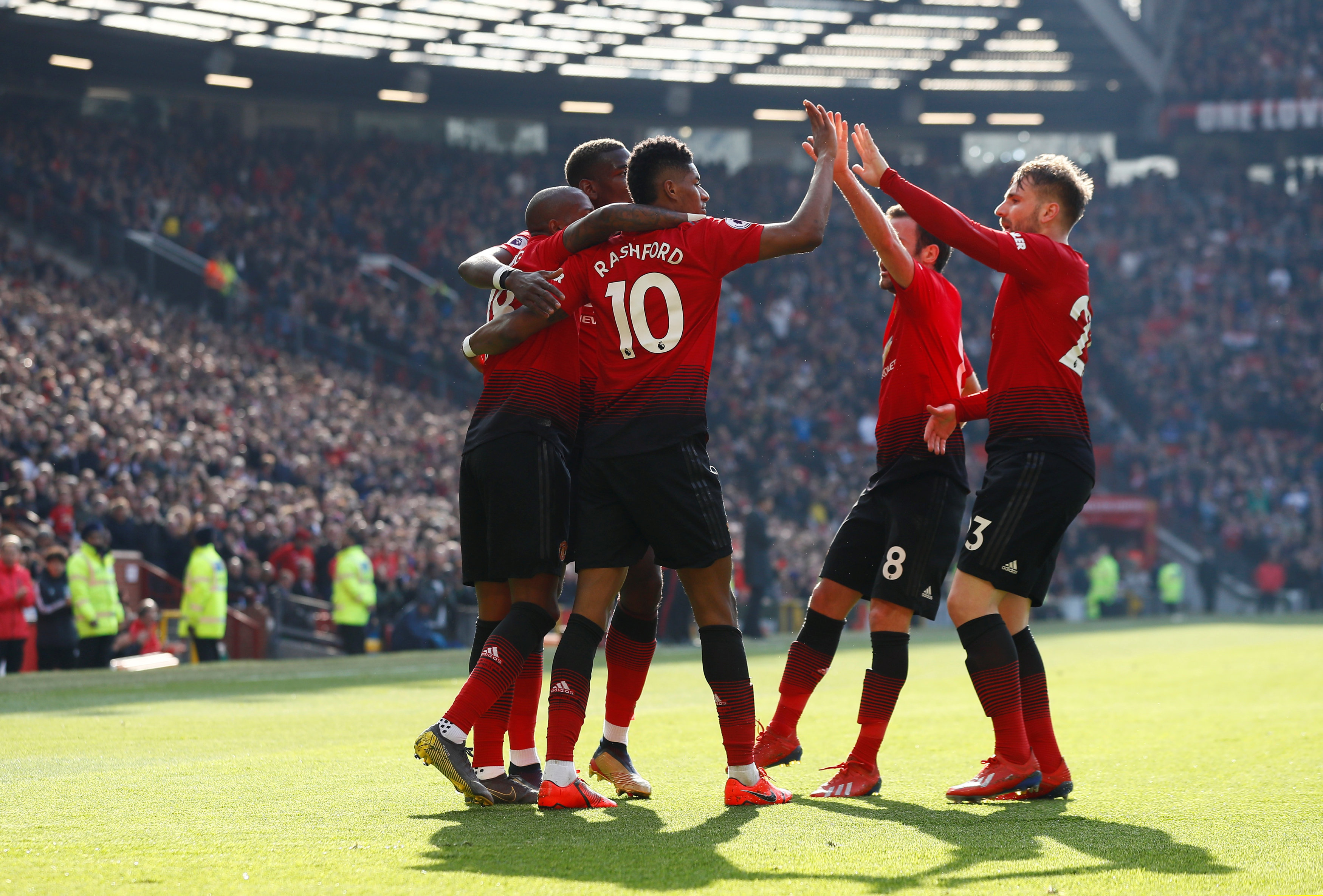 但更衣室内 但更衣室内