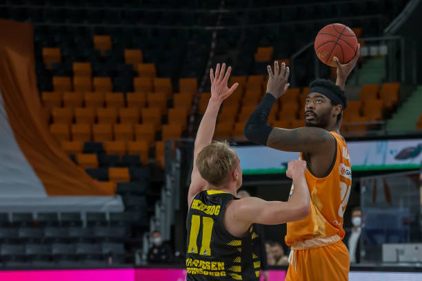 少了豪门阻 少了豪门阻